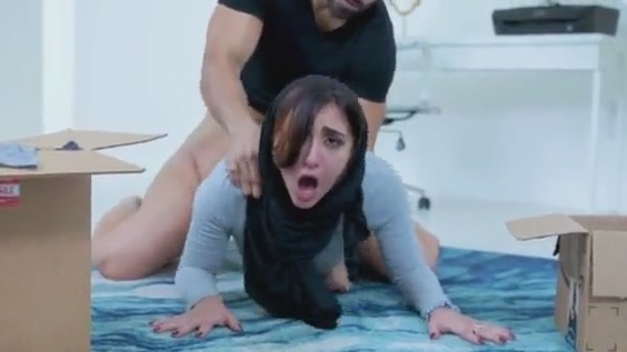 Siqilgan baxtli sluts ichida jum